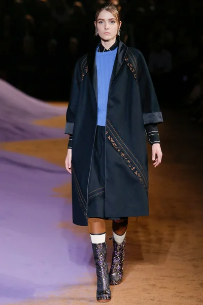 Look 11